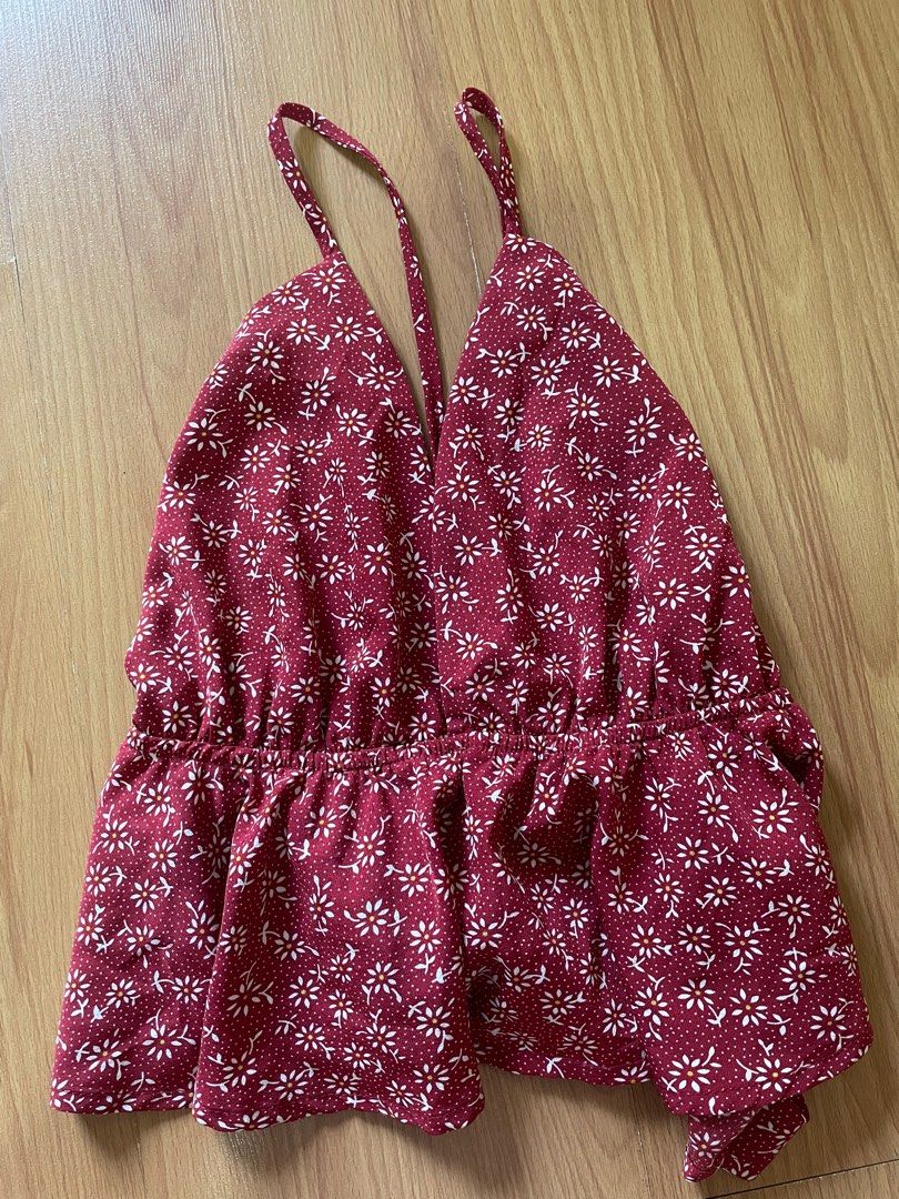 Shein floral backless top (Category: Sleeveless) located in Muntinlupa City. Submitted by decluttermepls143 (Listing ID 1411162486, Image 2). Description: Fits xs-s.