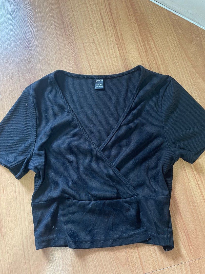Shein v neck top (Category: Blouses) located in Muntinlupa City. Submitted by decluttermepls143 (Listing ID 1411172560, Image 1). Description: fits xs-s.
