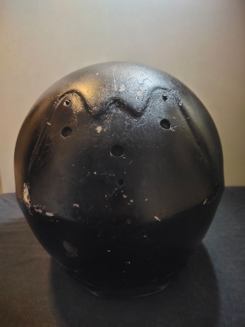 Shoei Motorcycle Helmet with Iridescent Visor (Category: Caps & Hats) located in Pasig City. Submitted by mr.crow (Listing ID 1411188067, Image 3). Description: - Black shoei motorcycle helmet - Iridescent visor - Shoei logo on front - Shows visible scratches and wear - Includes visor mechanism *PICK UP LOCATION Ortigas Park, F. Ortigas Jr. Rd, Ortigas Center, Pasig, Metro Manila https://g.co/kgs/8fmSjrw *MODE OF PAYMENTS -BPI -GCASH -PAYPAL *SHI