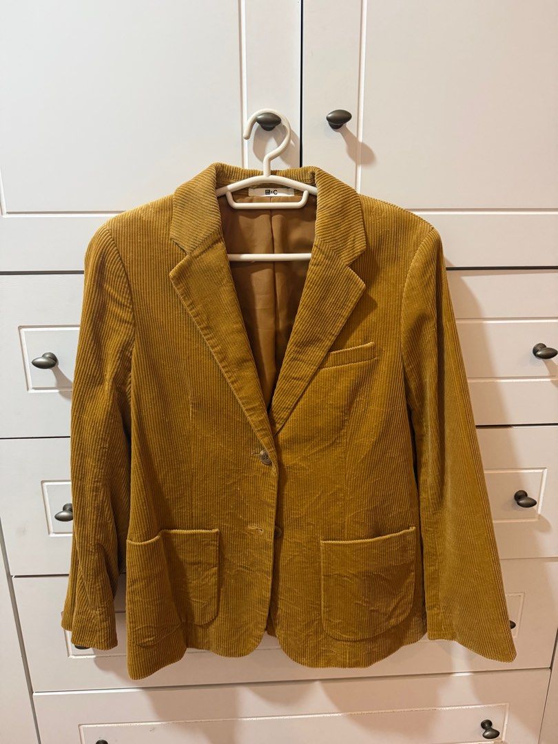 Uniqlo Corduroy Blazer (Brown) (Category: Coats, Jackets and Outerwear) located in Antipolo. Submitted by gelibeu_ (Listing ID 1411204609, Image 1). Description: NOTE: The color from the photo may differ from the actual item. Item is in perfect condition. You can ask for more pictures and other details! - bought for 3,990 - two-button closure - RFS: closet cleanout 📍antipolo, quezon, or makati Payment can be done thru BDO, GCash, & Maya. (Please