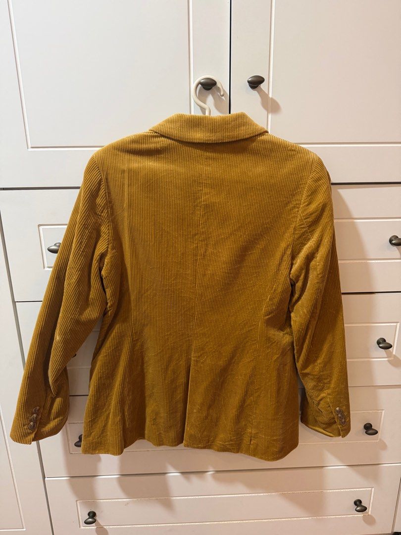 Uniqlo Corduroy Blazer (Brown) (Category: Coats, Jackets and Outerwear) located in Antipolo. Submitted by gelibeu_ (Listing ID 1411204609, Image 3). Description: NOTE: The color from the photo may differ from the actual item. Item is in perfect condition. You can ask for more pictures and other details! - bought for 3,990 - two-button closure - RFS: closet cleanout 📍antipolo, quezon, or makati Payment can be done thru BDO, GCash, & Maya. (Please