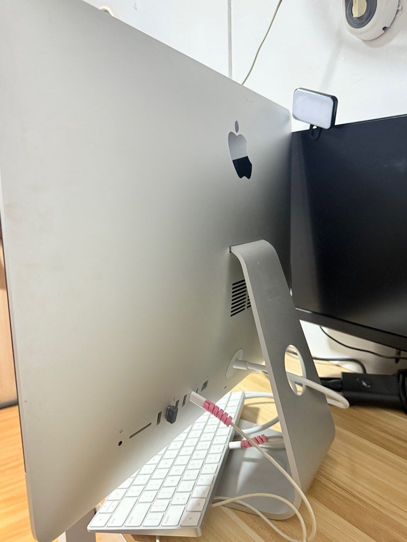 UPGRADED IMAC 2017 21.5 inch (2019 acquired) (Category: Desktops) located in Taguig. Submitted by xanyachan_ (Listing ID 1411162239, Image 2). Description: UPGRADED IMAC 2017 21.5 inch (2019 acquired) Recommended for Students Research and paper works or moms with content creation as sideline, good for editing (capcut), etc. PLEASE READ BEFORE INQUIRING ‼️ Specifications: retina display resolution 21.5 inch retina display 2.3ghz 6 core intel i5 tu