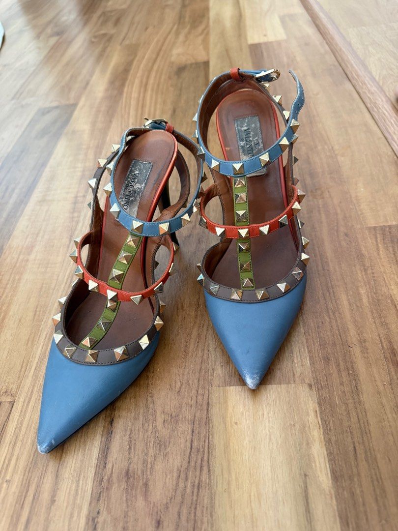 Valentino rockstud authentic (Category: Heels) located in Singapore. Submitted by ibena (Listing ID 1411133672, Image 2). Description: Valentino heels size 36.5. Shoes only. Authentic. .