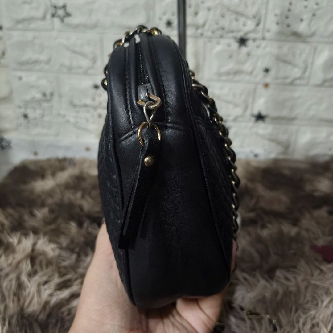 Vintage Bally Quilted Long Chain bag (Category: Luxury Bags & Wallets) located in Davao. Submitted by novdel (Listing ID 1411254860, Image 3). Description: vintage! maganda pa. no bakbak. no longer gold ang hardwares. ang puller is replaced. guaranteed original. very nice size and leather. pwede crossbody or qs long side sling.