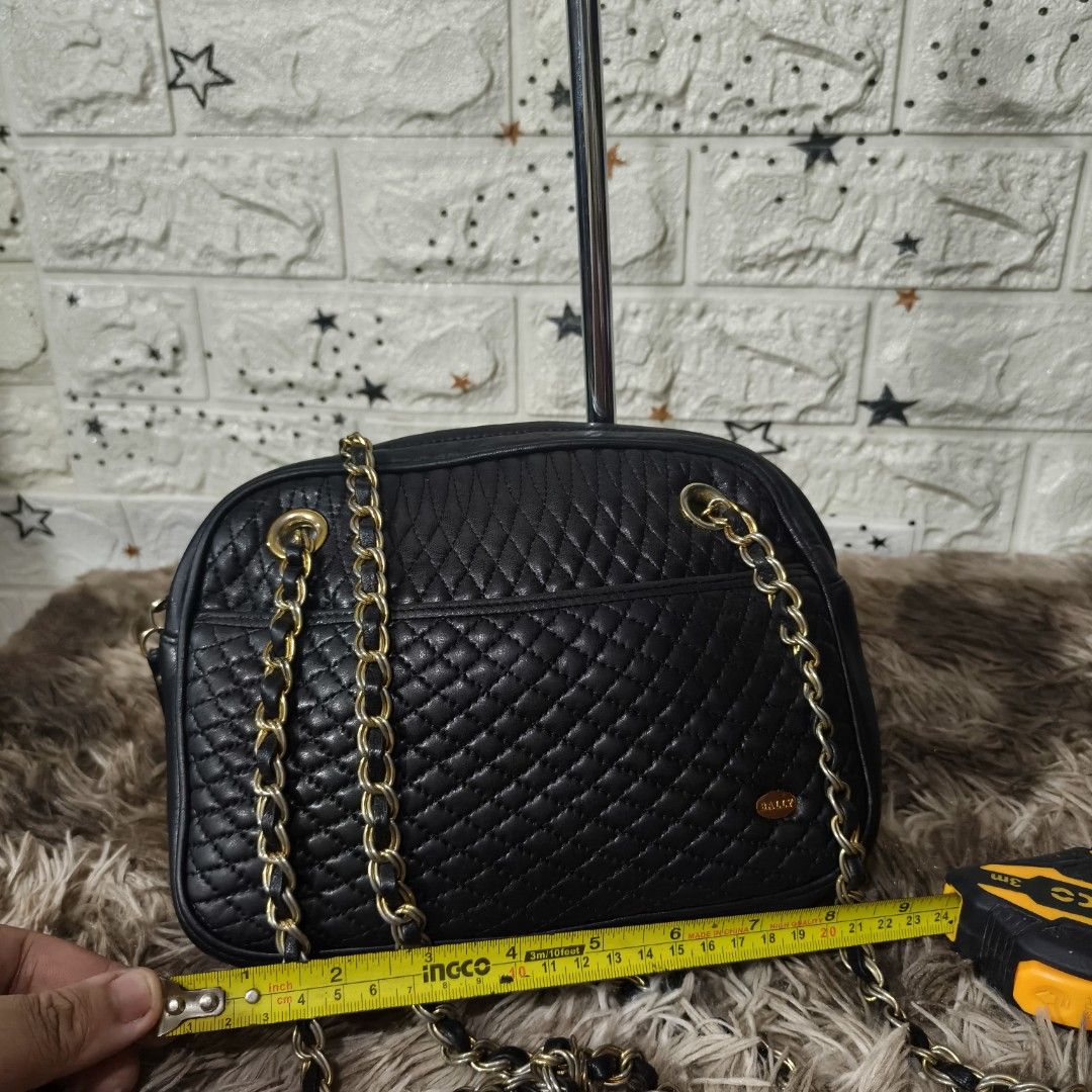 Vintage Bally Quilted Long Chain bag (Category: Luxury Bags & Wallets) located in Davao. Submitted by novdel (Listing ID 1411254860, Image 2). Description: vintage! maganda pa. no bakbak. no longer gold ang hardwares. ang puller is replaced. guaranteed original. very nice size and leather. pwede crossbody or qs long side sling.