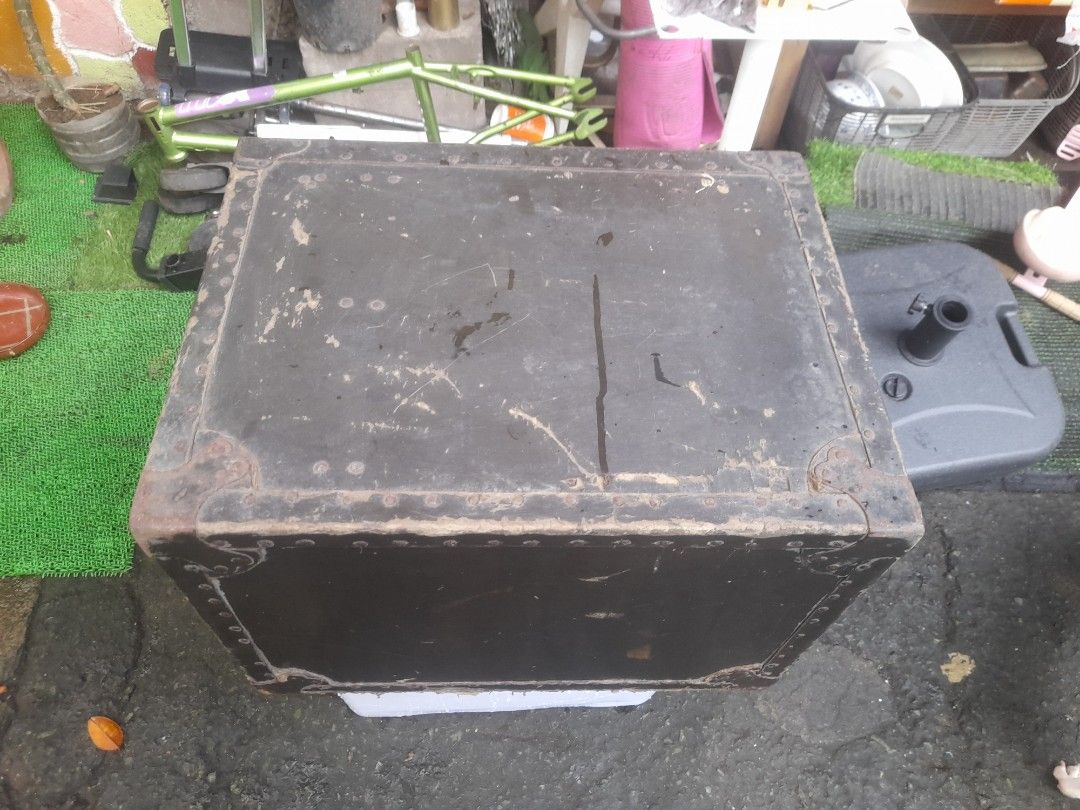 Vintage Texas Trunk Co. Storage Box (Category: Storage Boxes & Baskets) located in Valenzuela. Submitted by newbear.425b6e (Listing ID 1411134057, Image 3). Description: antique trunk from us vintage surplus. size seen in photo. .