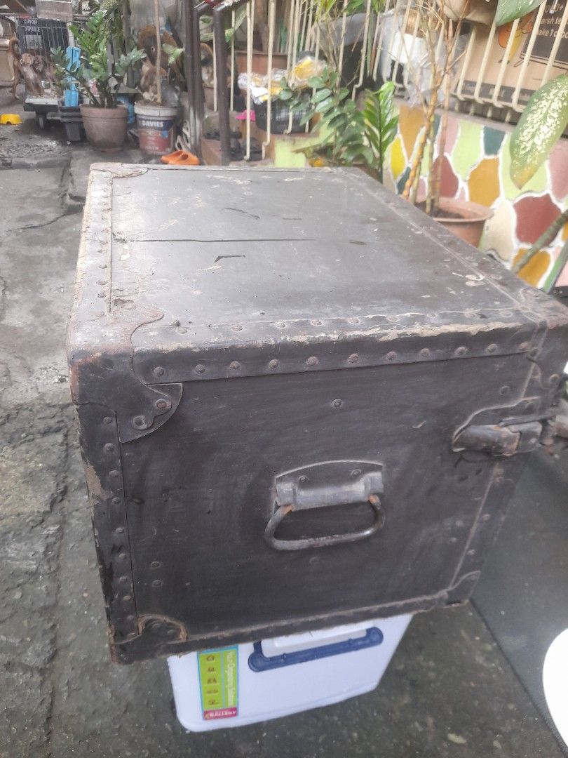 Vintage Texas Trunk Co. Storage Box (Category: Storage Boxes & Baskets) located in Valenzuela. Submitted by newbear.425b6e (Listing ID 1411134057, Image 2). Description: antique trunk from us vintage surplus. size seen in photo. .