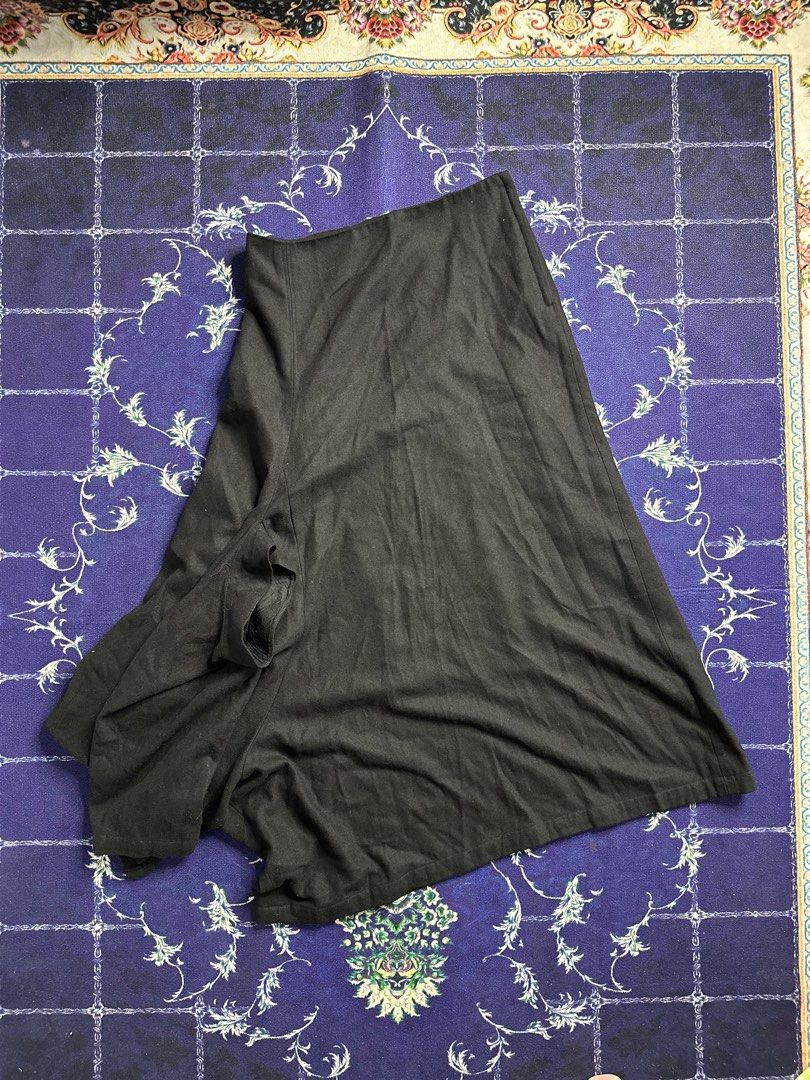 Y’s by Yohji Yamamoto Skirt Wool (Category: Skirts) located in Valenzuela. Submitted by telagram (Listing ID 1411178629, Image 1). Description: Y’s skirt Waist - 27 H - 84.
