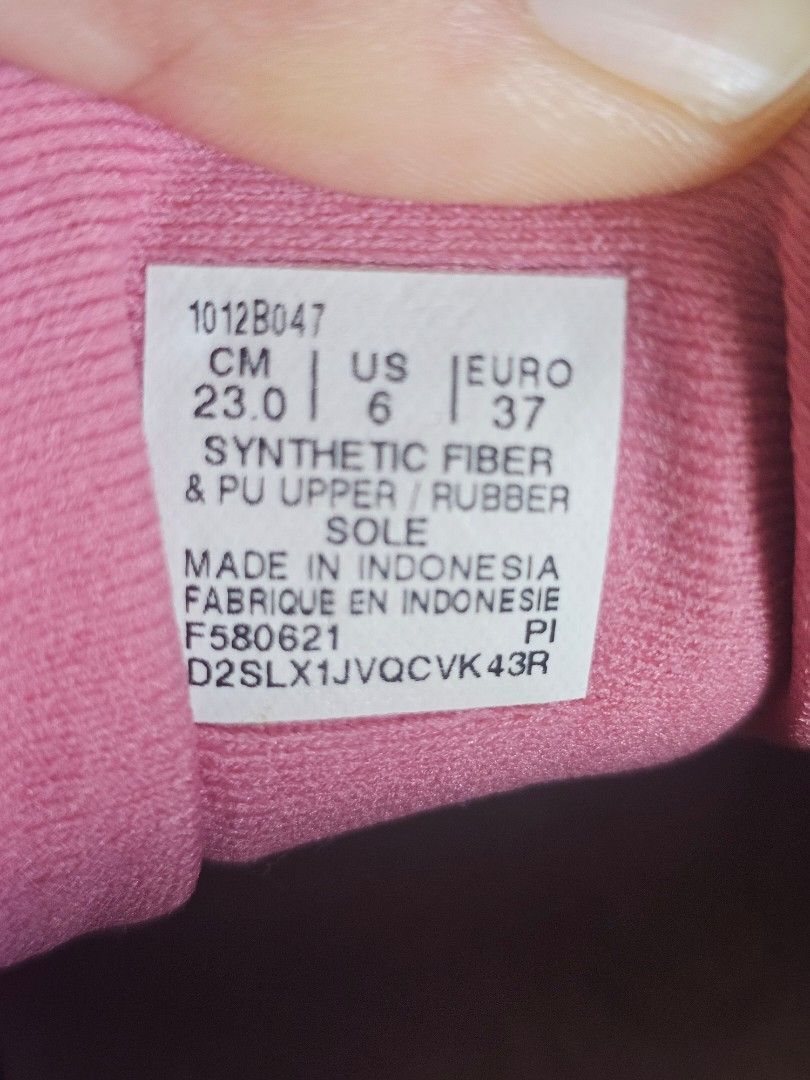 Asics Running shoes Gel kayano 28 Pink running shoes (Category: Sneakers) located in Singapore. Submitted by funtastic (Listing ID 1411293247, Image 3). Description: .