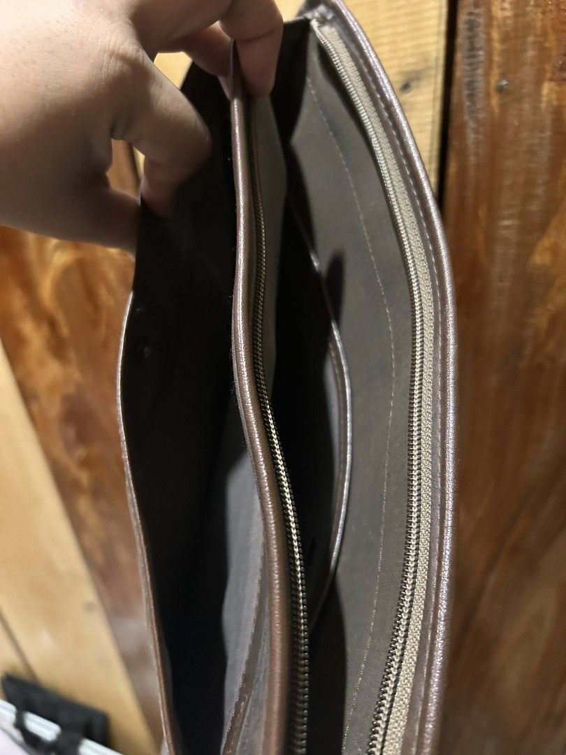 Authentic S.T. Dupont Pilot BB S501 (Category: Belt bags, Clutches and Pouches) located in Catbalogan. Submitted by jpnsrpls (Listing ID 1411425053, Image 3). Description: 💼 Authentic S.T. Dupont Pilot BB S501 🤎 Premium leather pilot bag 📂 Organized interior compartments ✨ Timeless design & durable construction 📌 Pre-owned in good condition.