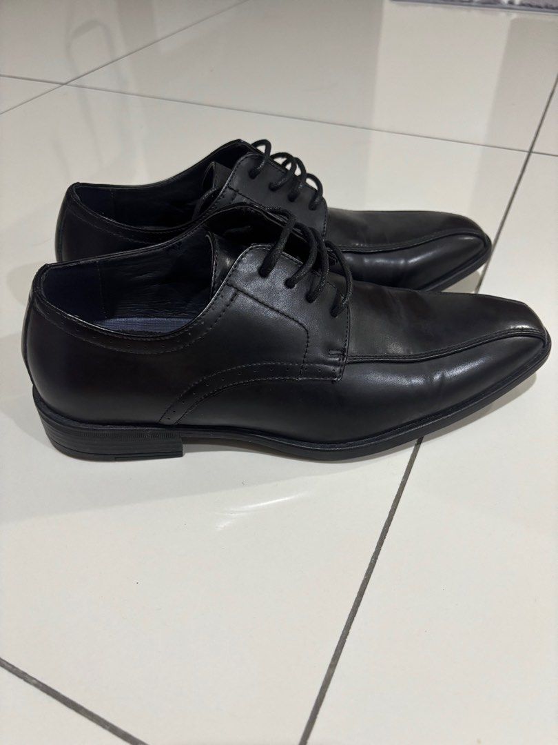 Bata (Category: Dress shoes) located in Shah Alam. Submitted by oneisme (Listing ID 1411421984, Image 3). Description: Bata Formal Shoes * Lightweight * Shock Absorbing * LiteSole powered by Ortholite Just wear it once..