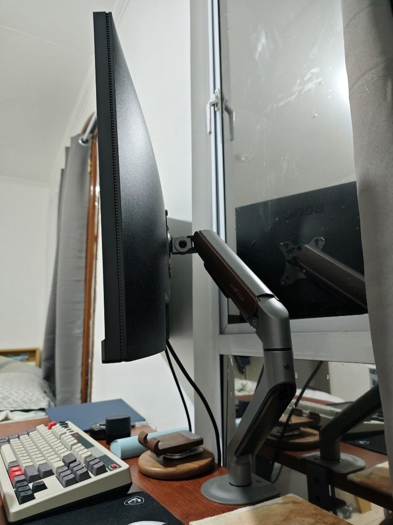BenQ EL2870U (Category: Monitor Screens) located in Manila. Submitted by cosmicrabbit-c5bc (Listing ID 1411415863, Image 2). Description: BenQ EL2870U, a popular 28-inch 4K HDR monitor. It is an entry-level display that balances high resolution with a very fast response time, making it particularly well-suited for console gaming and general desktop use. [1, 2, 3, 4]Key SpecificationsScreen Size: 28" (27.9" viewable)Resolution: 4K UHD (3840 x 2160