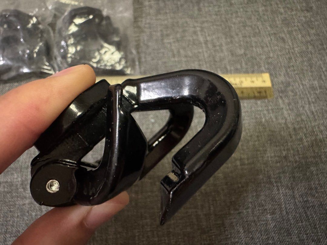 Bicycle Frame Hook (Category: Parts & Accessories) located in Singapore. Submitted by then_k (Listing ID 1411414521, Image 2). Description: Carabiner style hook for bicycle frames. Comes with necessary screws Installed once & didn’t like it Rfs: not what I wanted for my bike Note that red colour has some scratches on surface but still fully functional (see pic) 1 for $6 2 for $12 Meetup West side to deal.
