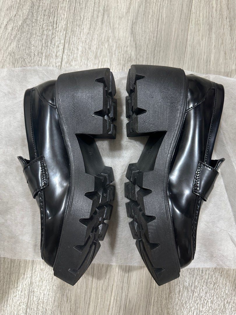 Black Basic Platform Loafers (Category: Loafers) located in Singapore. Submitted by shopxaway (Listing ID 1411392339, Image 3). Description: Brand new, unworn Size 38, sizing runs a little big.