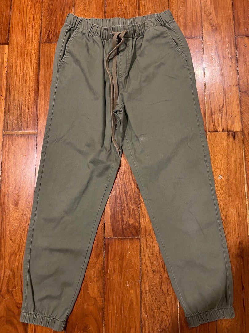 Bossini Olive Green Jogger Pants - Size L (Category: Other Bottoms) located in Manila. Submitted by coclosets (Listing ID 1411293060, Image 1). Description: - Bossini jogger pants - Olive green - Size L - Elastic waistband with drawstring - Two front pockets - Elastic cuffs at ankles - Durable fabric.