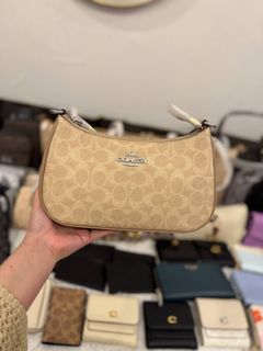 (Category: ) located in . Submitted by luxwalletbags (Listing ID 1411438502, Image 1). Description: .