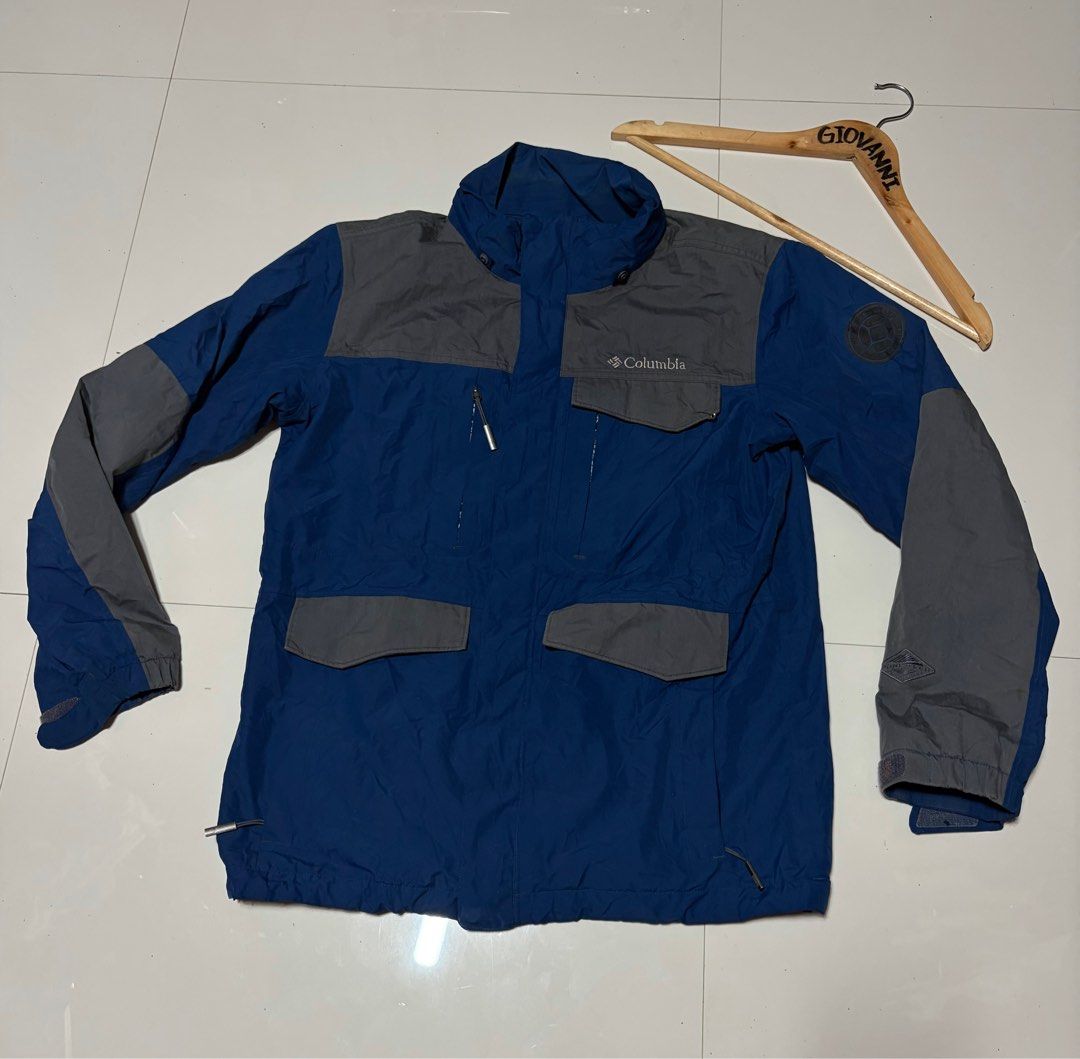 COLUMBIA WINDBREAKER (Category: Activewear) located in Ozamiz City. Submitted by quick_done_deals (Listing ID 1411433610, Image 1). Description: COLUMBIA OMNI TECH EXCELLENT CONDITION MISSING HOOD DIMES: L27.5xW21 (M) COLOR RATE: 9.5/10.