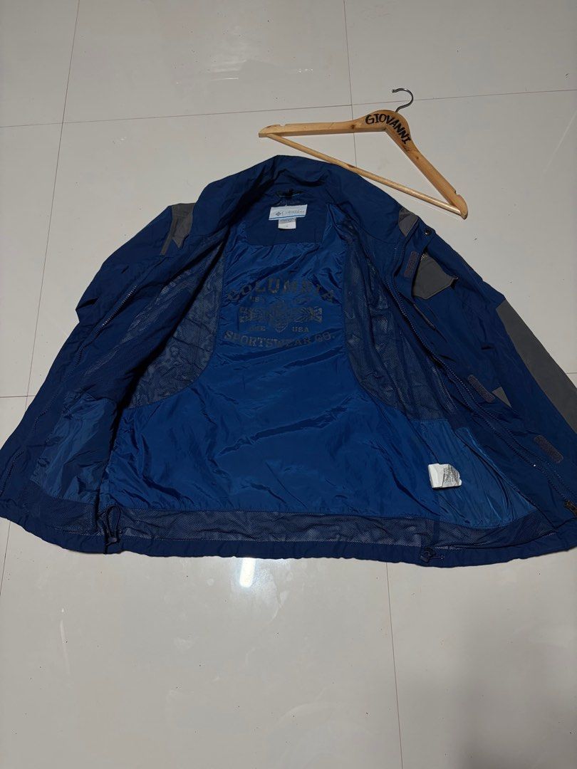 COLUMBIA WINDBREAKER (Category: Activewear) located in Ozamiz City. Submitted by quick_done_deals (Listing ID 1411433610, Image 2). Description: COLUMBIA OMNI TECH EXCELLENT CONDITION MISSING HOOD DIMES: L27.5xW21 (M) COLOR RATE: 9.5/10.