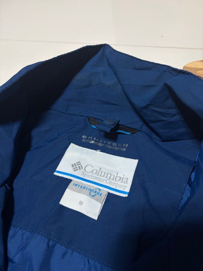 COLUMBIA WINDBREAKER (Category: Activewear) located in Ozamiz City. Submitted by quick_done_deals (Listing ID 1411433610, Image 3). Description: COLUMBIA OMNI TECH EXCELLENT CONDITION MISSING HOOD DIMES: L27.5xW21 (M) COLOR RATE: 9.5/10.