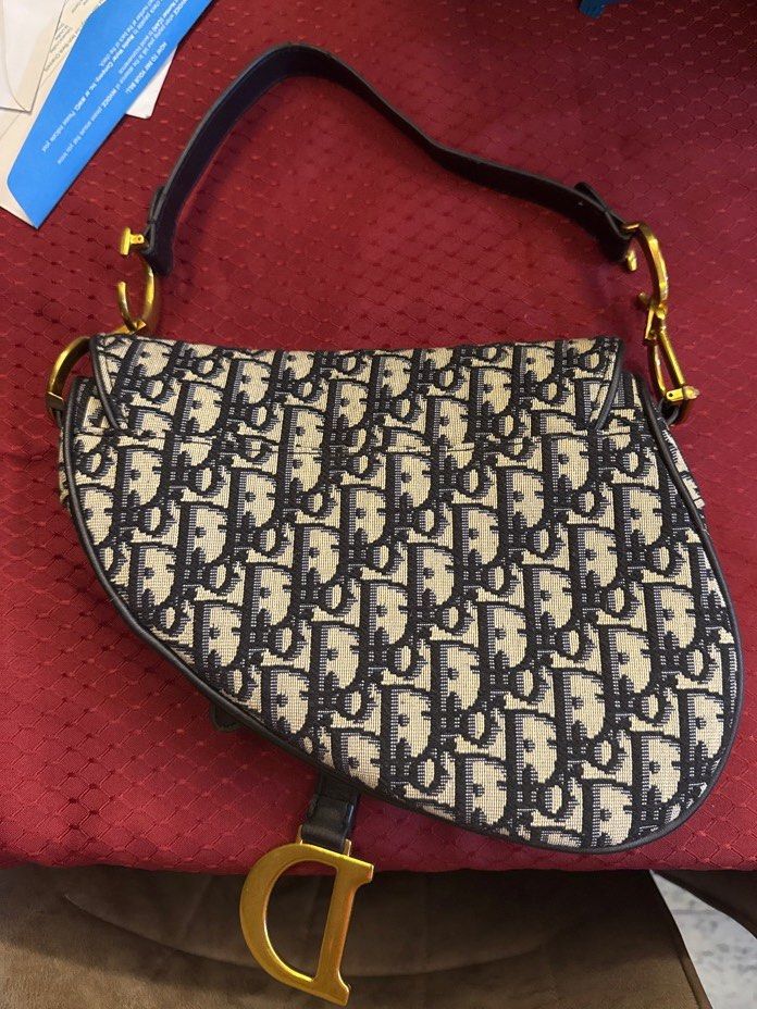 Dior Saddle bag (Category: Luxury Bags & Wallets) located in Makati City. Submitted by luxedeclutter (Listing ID 1411401315, Image 2). Description: .