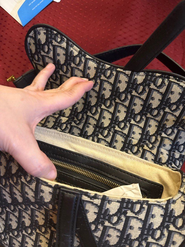 Dior Saddle bag (Category: Luxury Bags & Wallets) located in Makati City. Submitted by luxedeclutter (Listing ID 1411401315, Image 3). Description: .