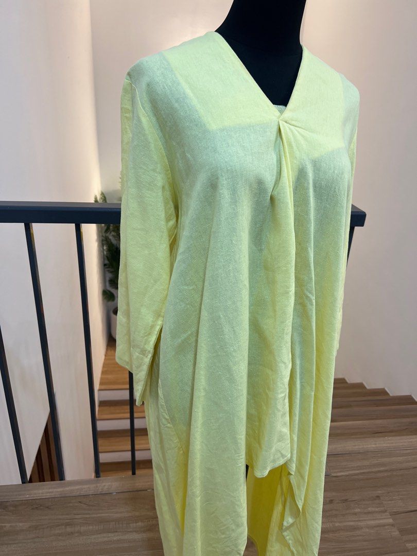 Flowy Top (Category: Tops) located in Petaling Jaya. Submitted by hanprlvd (Listing ID 1411398721, Image 3). Description: Bought at Jakarta.