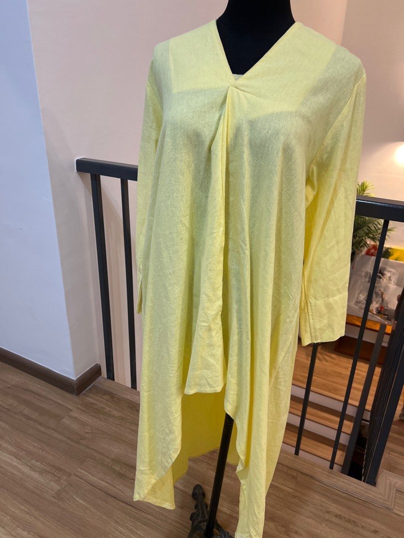 Flowy Top (Category: Tops) located in Petaling Jaya. Submitted by hanprlvd (Listing ID 1411398721, Image 1). Description: Bought at Jakarta.