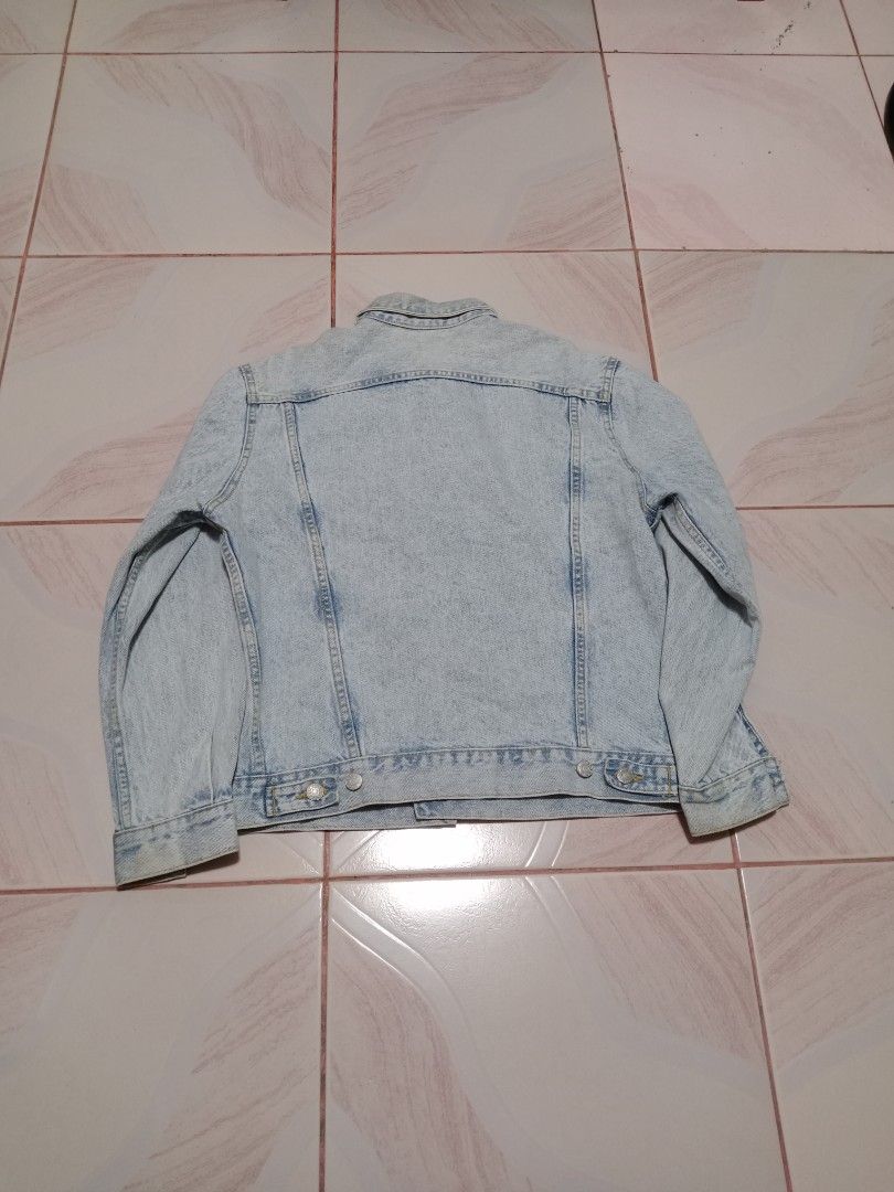 Guess Jeans Acid Wash Denim Jacket (Category: Coats, Jackets and Outerwear) located in Calauan. Submitted by vntg.bless (Listing ID 1411423231, Image 2). Description: - Authentic Guess denim jacket - Acid wash design - Button-up closure - Multiple pockets - Guess logo detail - Made in USA - Size M - Dimes 21.7x25.