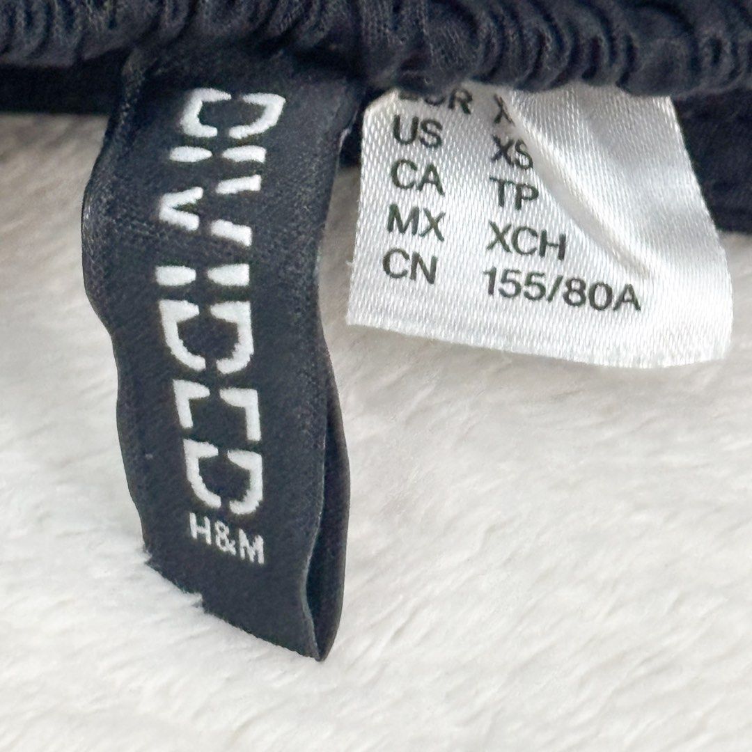 H&M Black Gathered Camisole Top (Category: Blouses) located in Taytay. Submitted by serakives (Listing ID 1411433770, Image 3). Description: - never worn - brand new - bought in store - negotiable price.