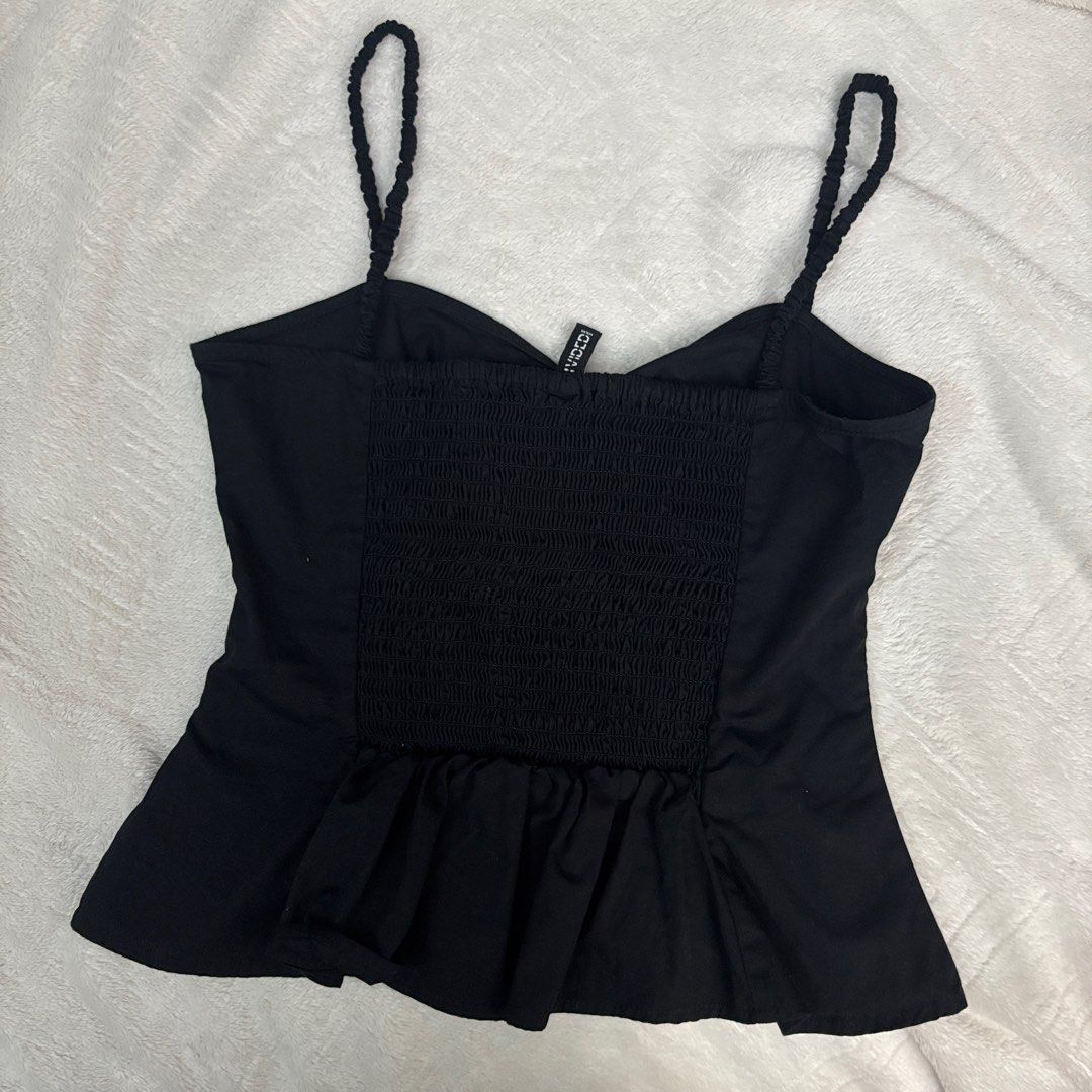 H&M Black Gathered Camisole Top (Category: Blouses) located in Taytay. Submitted by serakives (Listing ID 1411433770, Image 2). Description: - never worn - brand new - bought in store - negotiable price.
