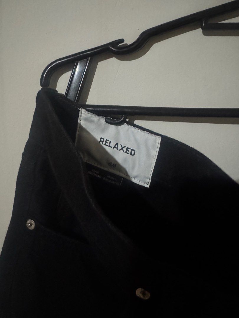 H&M black relaxed fit jeans (Category: Jeans) located in Manila. Submitted by renjuner (Listing ID 1411388838, Image 2). Description: h&m black relaxed fit jeans size: 33/30 worn twice, not abused fit when worn upon request guagua, pampanga gcash, j&t.