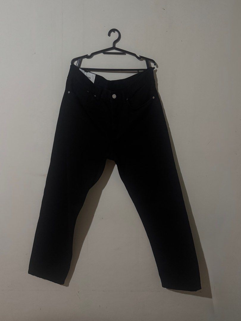 H&M black relaxed fit jeans (Category: Jeans) located in Manila. Submitted by renjuner (Listing ID 1411388838, Image 1). Description: h&m black relaxed fit jeans size: 33/30 worn twice, not abused fit when worn upon request guagua, pampanga gcash, j&t.