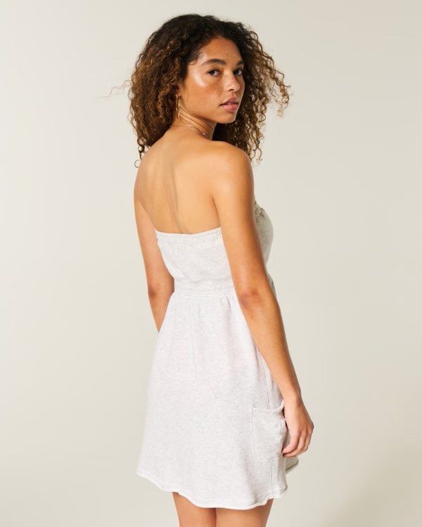 Holister Strapless Terry Mini Dress (Category: Dresses) located in Makati City. Submitted by likelikelikeyy (Listing ID 1411415650, Image 2). Description: Bought from US Size S Color navy.