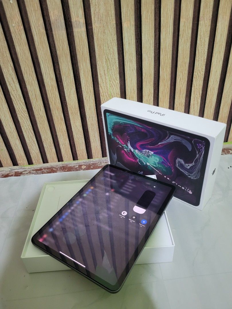 IPAD Pro 11"inch Wifi (1st Gen) Complete with box(space gray) (Category: Laptops & Notebooks) located in Manila. Submitted by jzack_01 (Listing ID 1411285055, Image 2). Description: IPAD Pro 11"inch Wifi (1st Gen) (space gray) Fixed price napo yan •Wifi Use •Face ID Goods •256GB Storage •battery Goods •Complete with box It comes with Org box And org charger. Please Kindly Check The actual Pictures This Is Secondhand ipad All Goods No history Of r