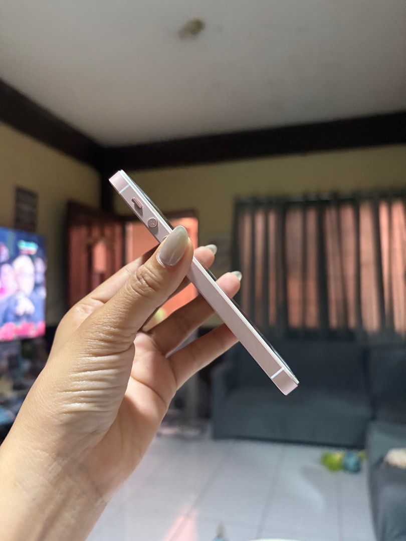 Iphone SE 1st Gen 128gb (Category: Others) located in Quezon City. Submitted by shawi_08 (Listing ID 1411316798, Image 3). Description: iPhone SE 128gb Unlock Sale😱😱😍🔥 90-95% smooth 128gb ₱5000 90% No Fingerprint ₱5500 90% w/FG 64gb ₱6000 95% w/FG simcard ₱6500 95% w/FG simcard ====🍏🍏🍏==== Package: unit case earphone cord✅ Pre order units✅ 7days arrival Needs DP Colors; Silver Rosegold Gray With Free Case/Charger/Earphone Working Simcard A