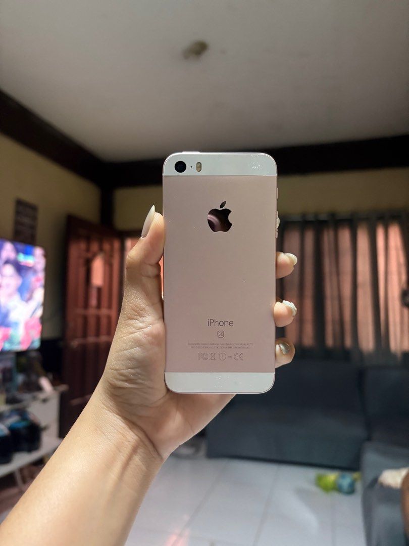 Iphone SE 1st Gen 128gb (Category: Others) located in Quezon City. Submitted by shawi_08 (Listing ID 1411316798, Image 1). Description: iPhone SE 128gb Unlock Sale😱😱😍🔥 90-95% smooth 128gb ₱5000 90% No Fingerprint ₱5500 90% w/FG 64gb ₱6000 95% w/FG simcard ₱6500 95% w/FG simcard ====🍏🍏🍏==== Package: unit case earphone cord✅ Pre order units✅ 7days arrival Needs DP Colors; Silver Rosegold Gray With Free Case/Charger/Earphone Working Simcard A