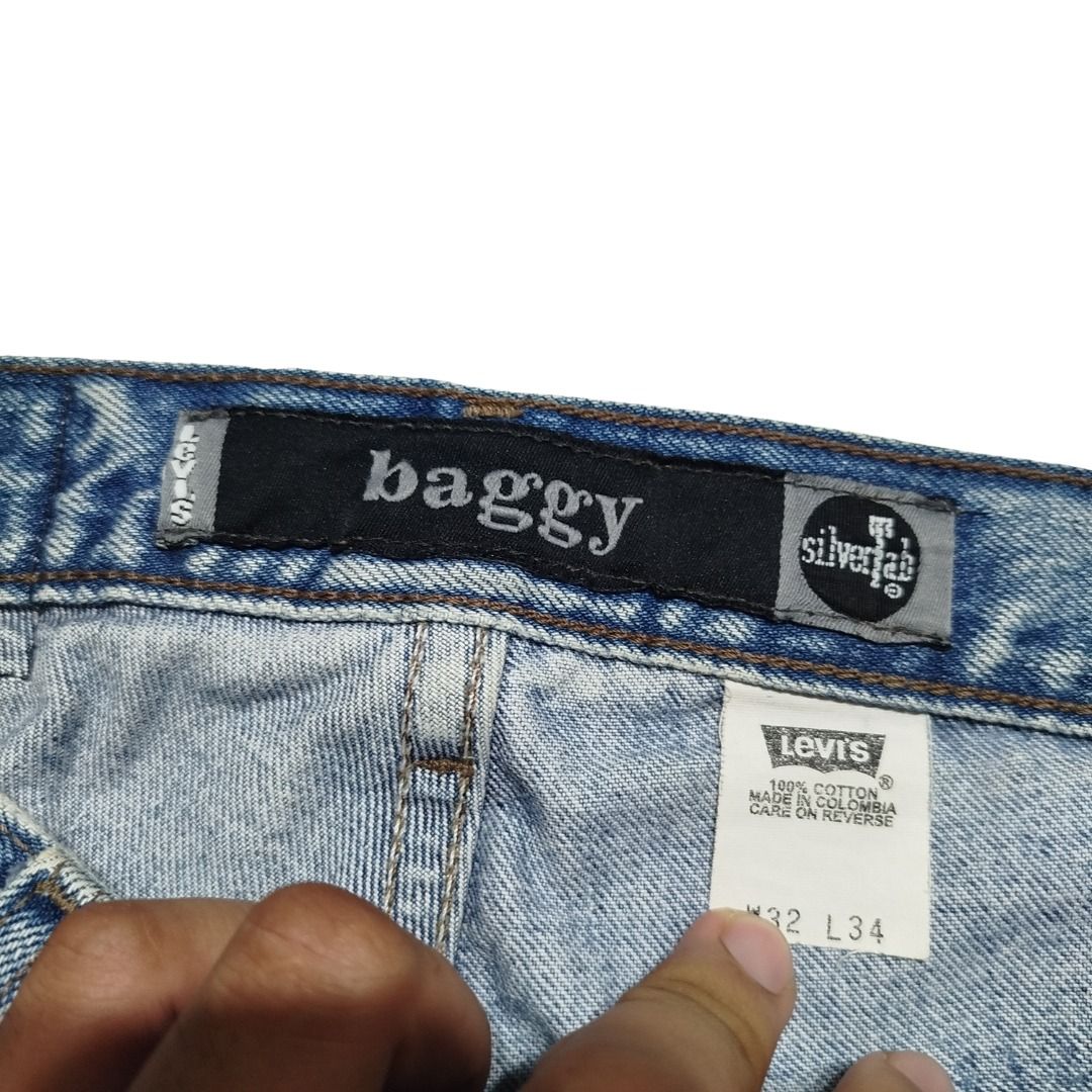 Levi's Silvertab Baggy Jeans (Category: Jeans) located in Roxas City. Submitted by dailydrops.5800 (Listing ID 1411401580, Image 3). Description: Levi's Silvertab Baggy Jeans High Rise Baggy Zipper Fly Measurements are in Inches Waist: 32 Length: 44 Inseam: 32 Front rise: 11.5 Thigh: 15 Knee: 12 Leg Opening: 8.5 Issue: needs wash Condition: 9/10 Price: 1300 + Shipping fee Feel free to DM us if you have questions.😉 For fast replies see last pic.