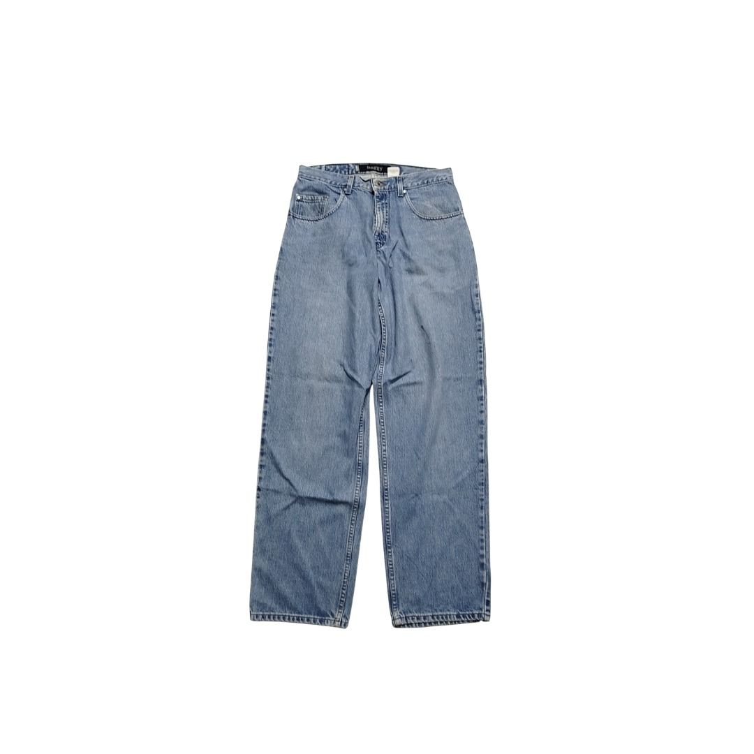 Levi's Silvertab Baggy Jeans (Category: Jeans) located in Roxas City. Submitted by dailydrops.5800 (Listing ID 1411401580, Image 1). Description: Levi's Silvertab Baggy Jeans High Rise Baggy Zipper Fly Measurements are in Inches Waist: 32 Length: 44 Inseam: 32 Front rise: 11.5 Thigh: 15 Knee: 12 Leg Opening: 8.5 Issue: needs wash Condition: 9/10 Price: 1300 + Shipping fee Feel free to DM us if you have questions.😉 For fast replies see last pic.