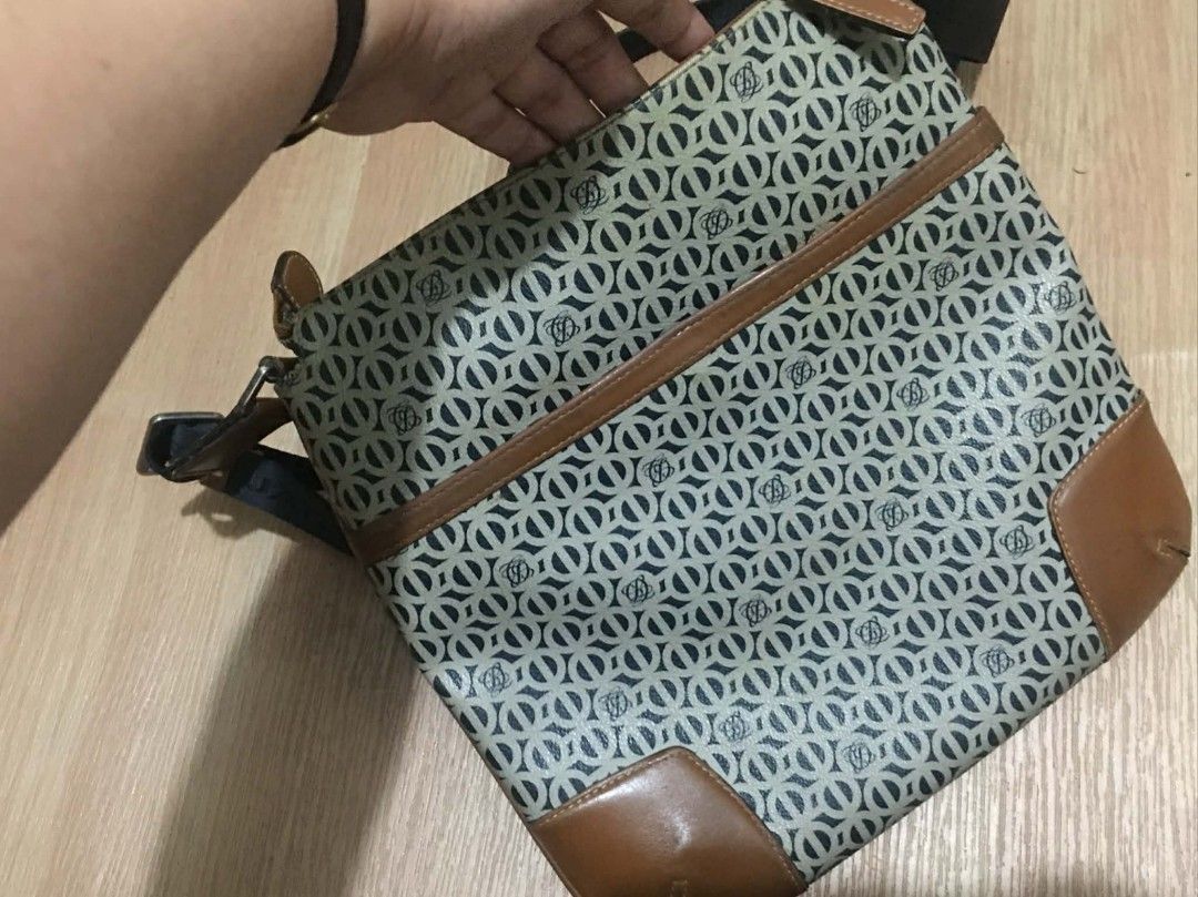LOUIS QUATORZE SLING BAG PRELOVED (Category: Luxury Bags & Wallets) located in Taguig. Submitted by muntingabu35623 (Listing ID 1411375123, Image 2). Description: .