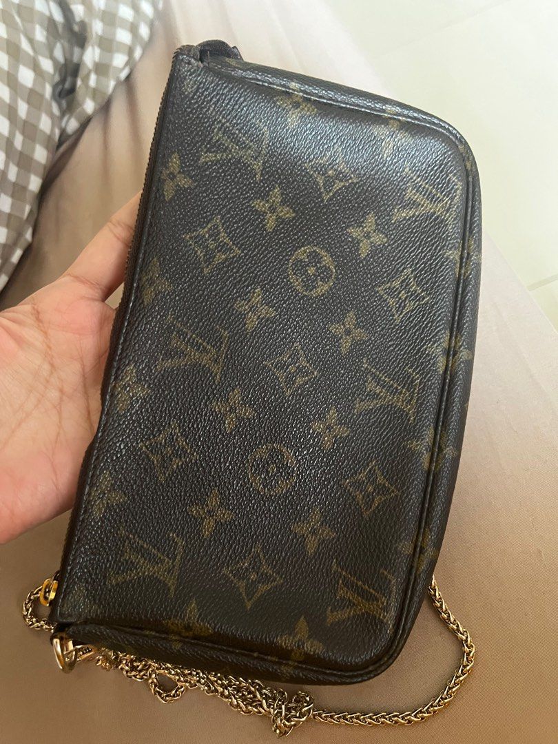 Louis Vuitton Pochette Felicie Monogram (Category: Luxury Bags & Wallets) located in Paranaque City. Submitted by sharen192190 (Listing ID 1411268291, Image 2). Description: - Authentic Louis Vuitton Pochette Felicie. - Iconic Monogram canvas. - Gold-tone chain strap and hardware. - Classic LV pattern. - Stylish and versatile. Original 100%.