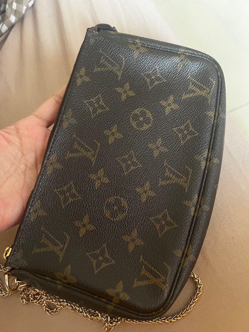 Louis Vuitton Pochette Felicie Monogram (Category: Luxury Bags & Wallets) located in Paranaque City. Submitted by sharen192190 (Listing ID 1411268291, Image 3). Description: - Authentic Louis Vuitton Pochette Felicie. - Iconic Monogram canvas. - Gold-tone chain strap and hardware. - Classic LV pattern. - Stylish and versatile. Original 100%.