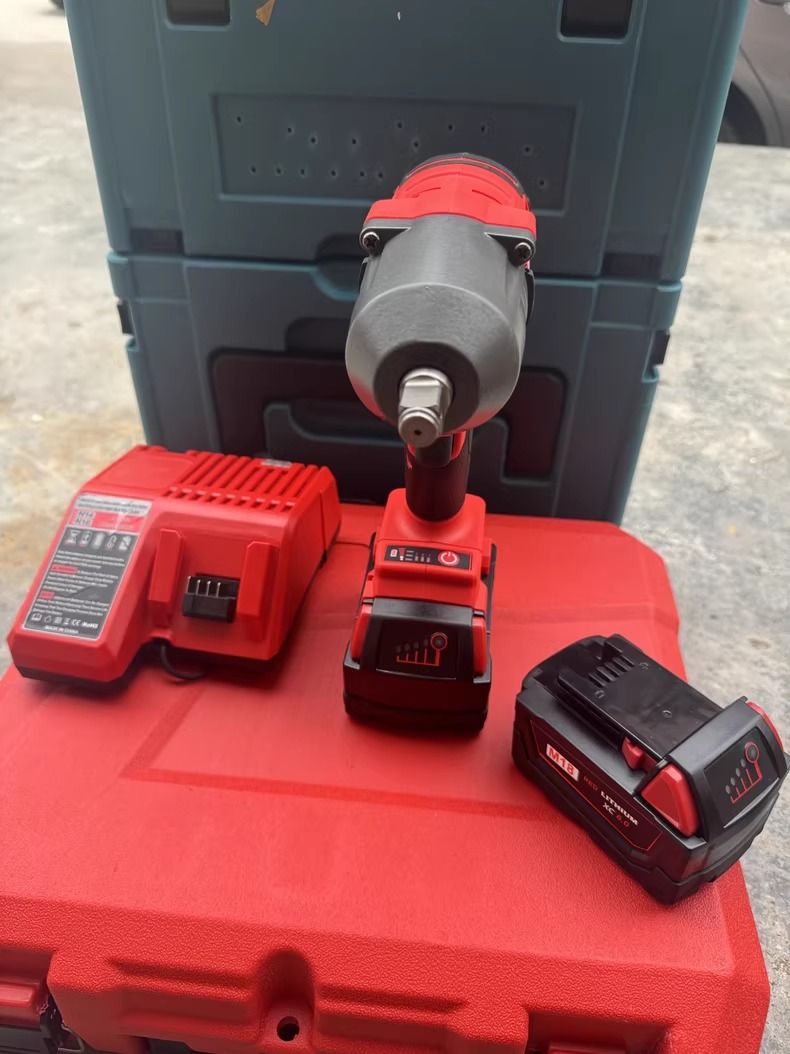 米沃奇M18無刷衝擊扳手，大扭力800牛，動力強勁，適合汽修、架工、家用安裝等多種場景, 家具及居家用品, 園藝, 園藝工具和裝飾品在旋轉拍賣