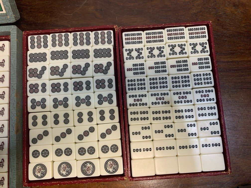 Mahjong - Señiorita - Mini - Black (Category: Board Games & Puzzles) located in Carmona. Submitted by bihira (Listing ID 1411362870, Image 3). Description: Mahjong - Señiorita - Mini - Black - as is box - with chips / scratch - pls check all the pieces.