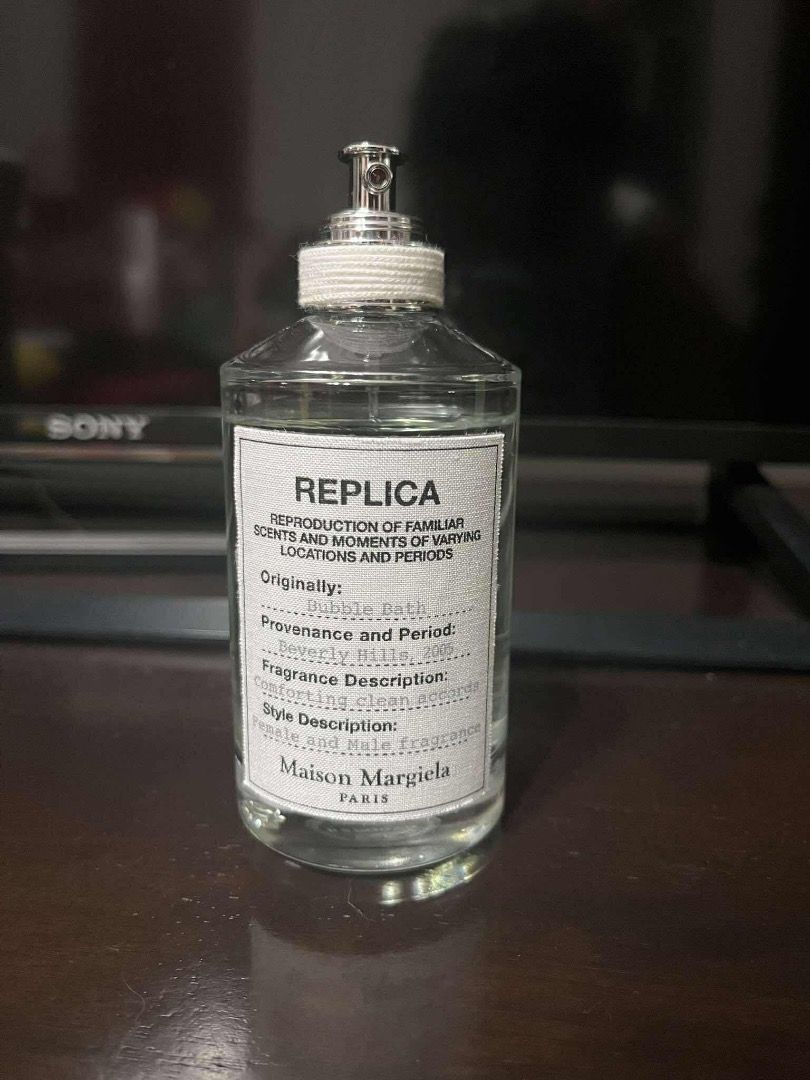 Maison Margiela Replica Bubble Bath Eau de Toilette Perfume (Category: Fragrance & Deodorants) located in Paranaque City. Submitted by kerropimarch (Listing ID 1411312638, Image 2). Description: Maison Margiela Paris Replica Bubble Bath Eau de Toilette SlightlyNegotiable Top notes: Soap Bubbles Accord, Pink Pepper, Bergamot Heart notes: Rose Superessence, Lavender, Jasmine Base notes: Coconut, Patchouli, White Musks - In 100ml - Used TWICE RFS: N