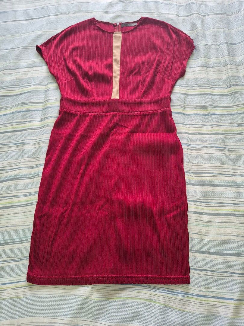 Maldita Red Dress - Size M (Category: Dresses) located in Quezon City. Submitted by nfr03 (Listing ID 1411284143, Image 1). Description: Maldita red dress, size M. Fitted waist, short sleeves, and textured fabric. Beige accents at neckline and waist. Stylish and comfortable..