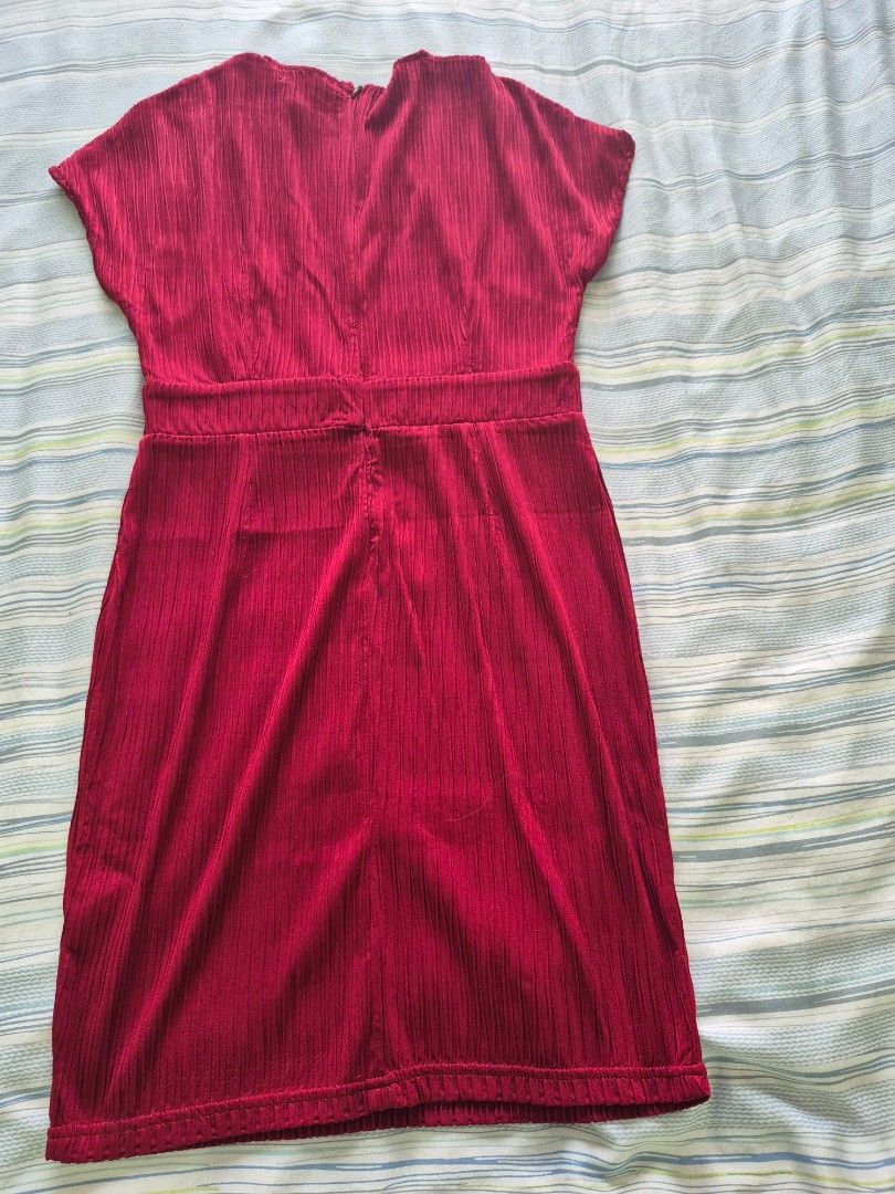 Maldita Red Dress - Size M (Category: Dresses) located in Quezon City. Submitted by nfr03 (Listing ID 1411284143, Image 3). Description: Maldita red dress, size M. Fitted waist, short sleeves, and textured fabric. Beige accents at neckline and waist. Stylish and comfortable..