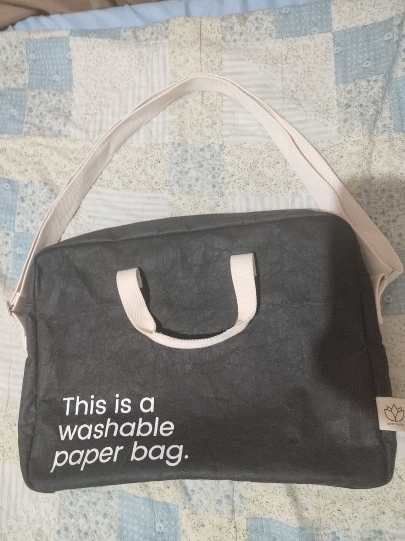 New Earth Large Laptop Bag (Category: Laptop Bags & Sleeves) located in Pozorrubio. Submitted by mionea (Listing ID 1411358945, Image 1). Description: New Earth Large Laptop Bag Fits 15-16 inches In great condition.