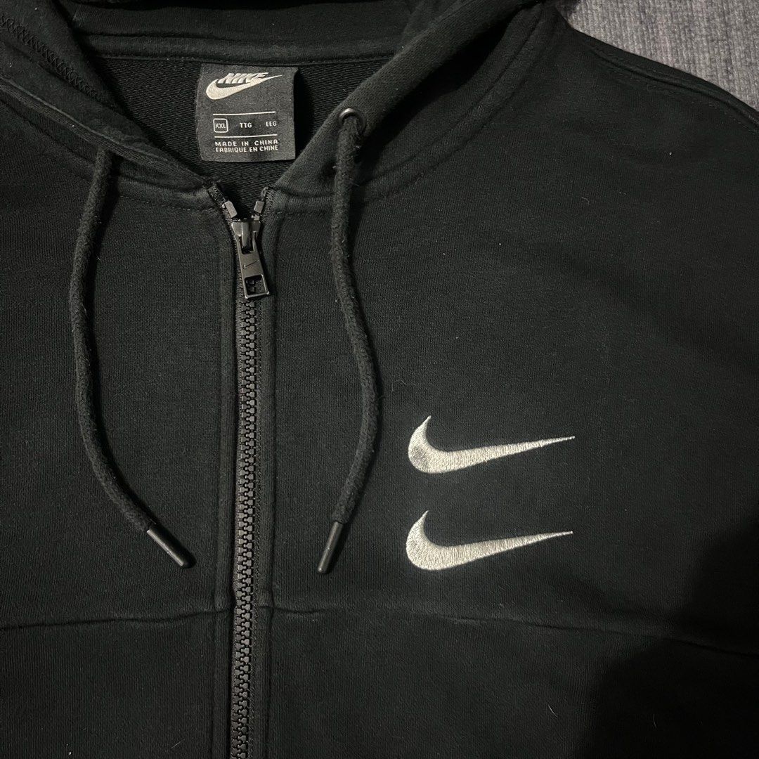 NIKE DOUBLE SWOOSH (Category: Coats, Jackets and Outerwear) located in Manila. Submitted by gotstar (Listing ID 1411441149, Image 3). Description: NIKE DOUBLE SWOOSH ~ Dimensions• Width: 24 Length: 27 ~ Good Condition Issue: Check Pic 8.5/10 Overall Condition ~ ₱900 Negotiable ~ Price does not include shipping fee Check details before buying Color may vary due to lightning Courier: JnT.