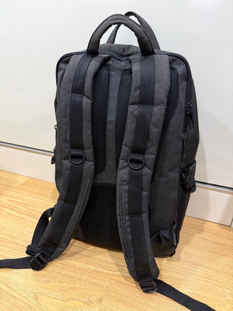 Off toco Camera Backpack - Black (Category: Camera Bags & Carriers) located in Singapore. Submitted by nano_2002 (Listing ID 1411416112, Image 3). Description: .