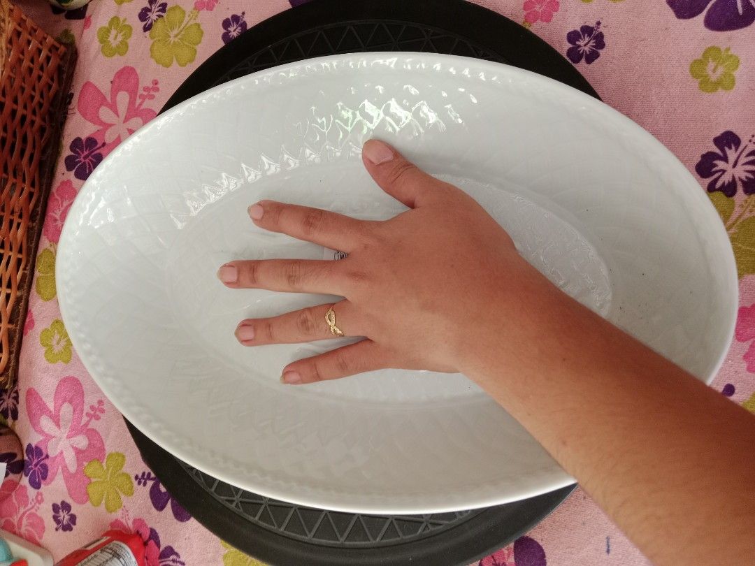 Oval ceramic white microwave safe dishwasher safe (Category: Other Kitchenware & Tableware) located in Sual. Submitted by leana07 (Listing ID 1411321646, Image 2). Description: .